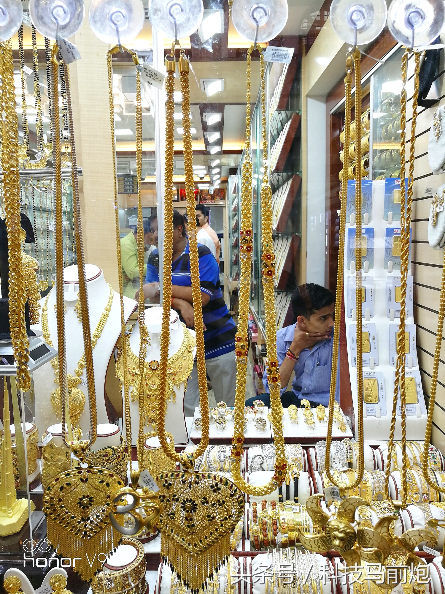 见证沙漠奇迹之美，带着荣耀V9开启迪拜奇遇记