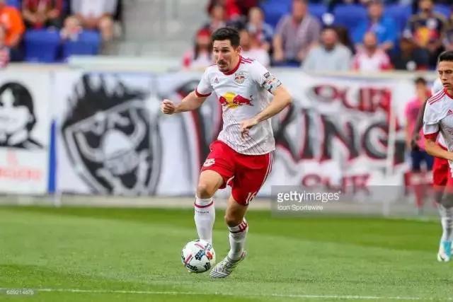 他们穿着什么英文翻译,他们穿着什么用英文怎么说