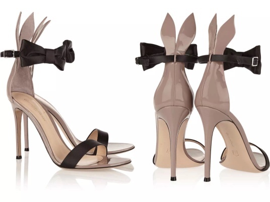 在秋冬有一个百搭超方便的蝴蝶结,超适合秋冬的蝴蝶结