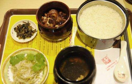 让顾客愿意成为回头客的餐厅，看看瓦罐中式快餐是怎么做到的？