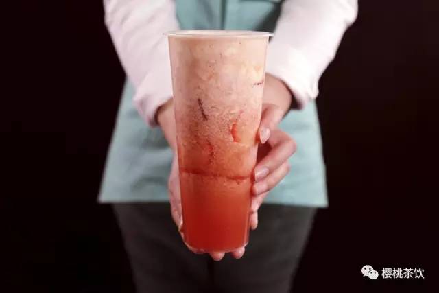奶茶做法简单好喝红茶和牛奶,草莓牛奶麻薯奶茶