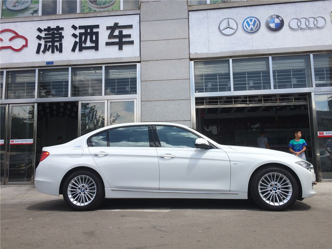 18款宝马320i贴黑色车衣,宝马320li运动套装贴膜