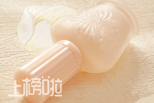 打造瓷肌底妆,塑造干净底妆