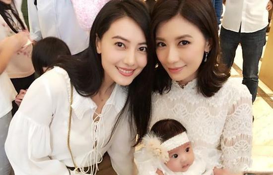 百合*法大**好!娱乐圈闺蜜能做到这样的没几对了!