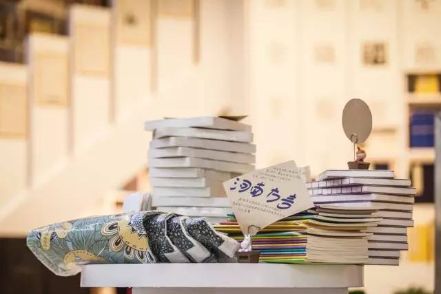 这家书店开在了郑州最“贵”的地方,却不卖书