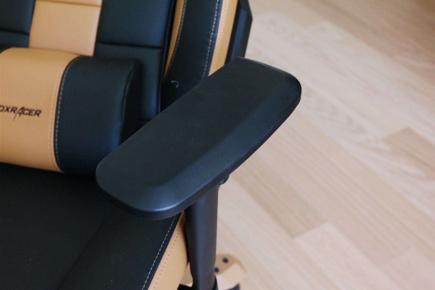 dxracer电脑椅评测,dxracer电脑椅黄色