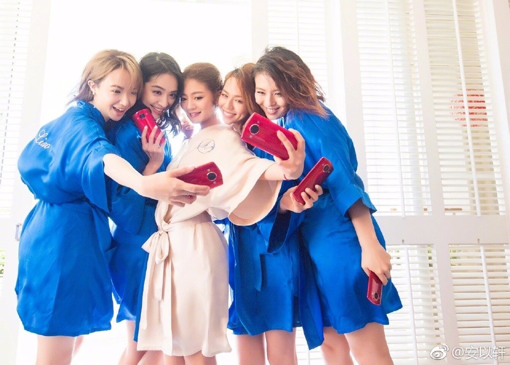 安以轩婚礼晨袍,安以轩陈荣炼婚礼晨袍