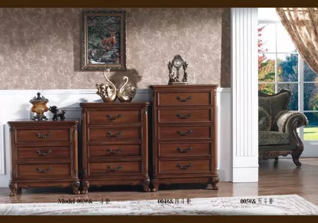 小边柜极简风格,有边柜的背景墙