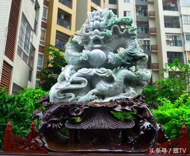 假如用珠宝翡翠来打游戏，卡牌：人头可以送，技能不能放