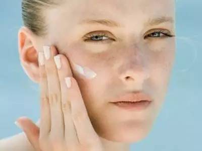 我满脸全是雀斑怎么办,满脸雀斑的我蜕变说说