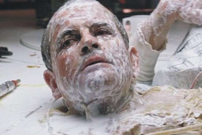 异形契约的细节,异形契约血腥镜头