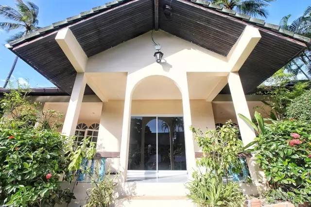 普吉岛“小包总”又火了！撞脸明星的他，用四川美食征服整个海岛