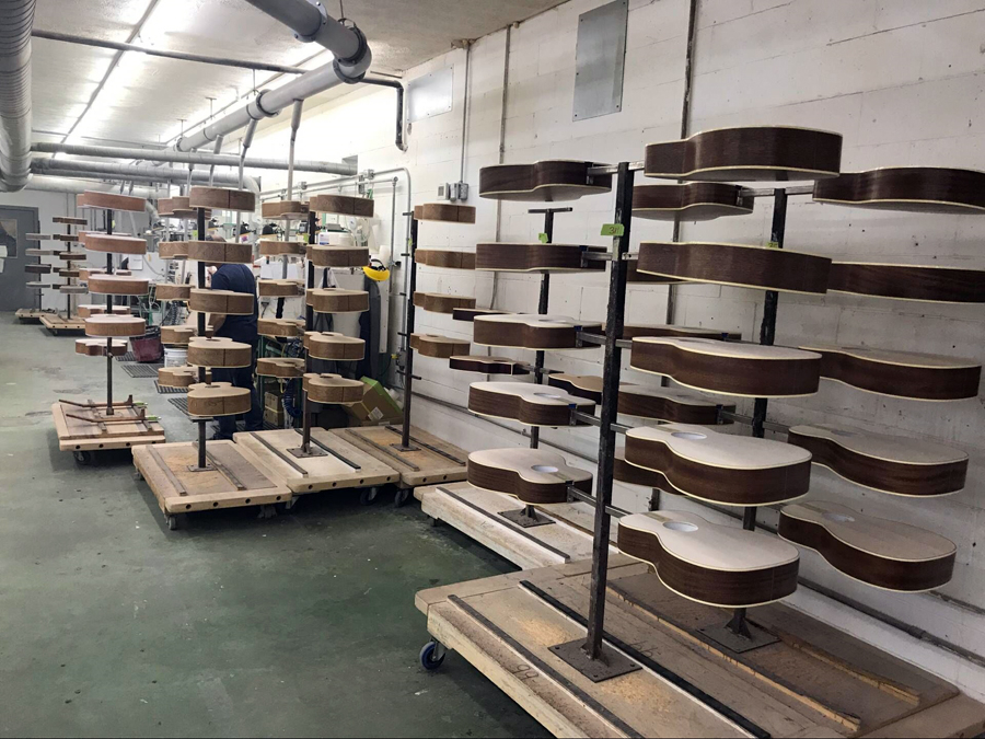 极速快报:弘力乐器2017加拿大Godin吉他工厂参观第一天