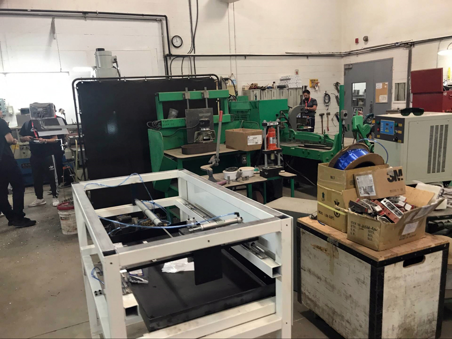 极速快报:弘力乐器2017加拿大Godin吉他工厂参观第一天