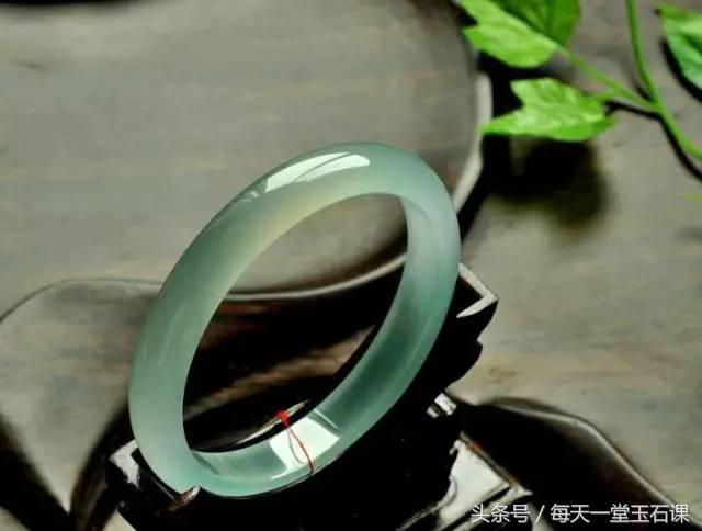 玉镯摔碎后还会升值吗,玉镯碎了别人修复值钱