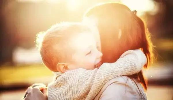 孩子爱哭怎么对付,一招解决孩子爱哭