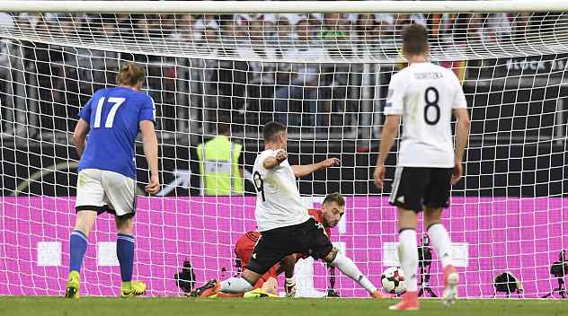 勒夫执教德国队的最后40秒,勒夫德国法国