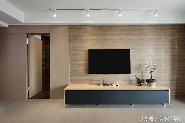 新家装修好了夸装修师傅们的视频,1.5米客厅地面砖错位贴好看