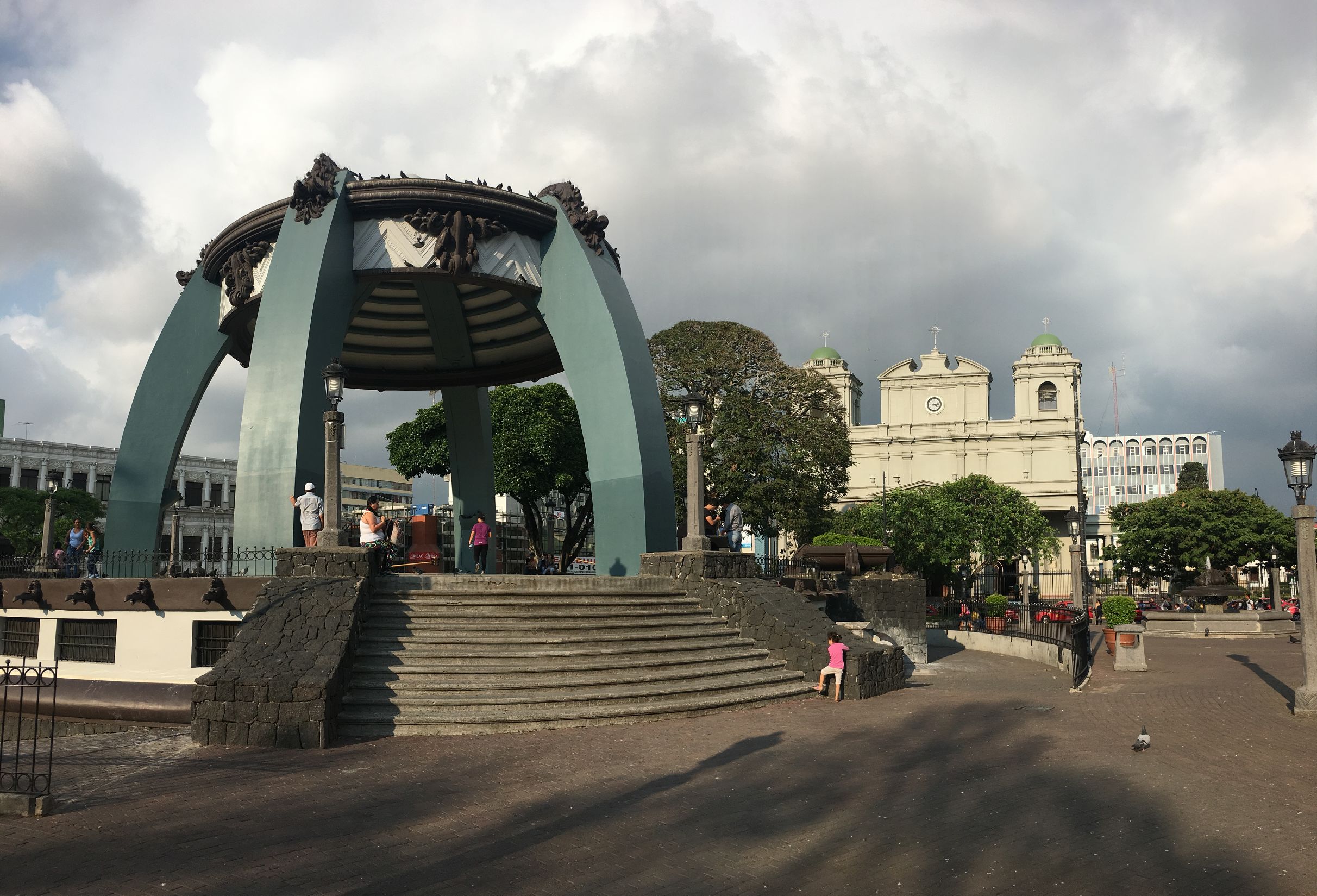 巴拿马同中国建交了吗,巴拿马和美国隔了几个国家