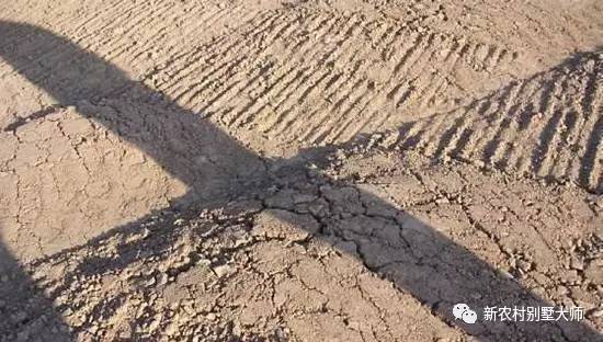 农村盖房地基浅怎么补救,农村建房地基是平的怎么处理