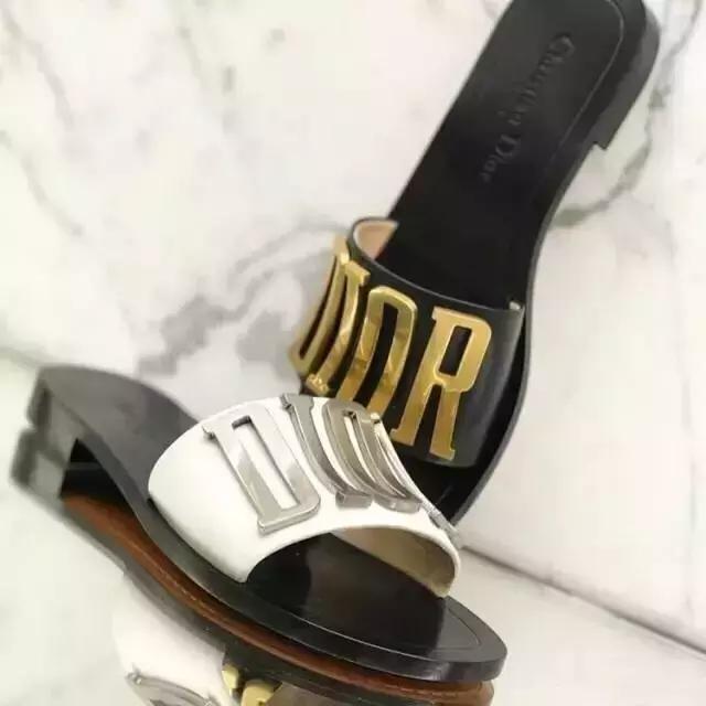 网红爆款拖鞋真好看,帅气又有颜值的拖鞋