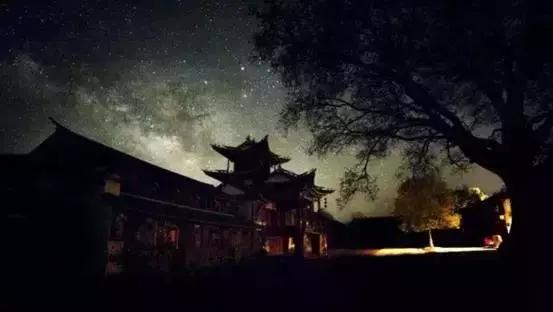 这对60后夫妻不惜卖掉公司，只为一间100多岁的白族老宅，连剑桥教授、《国家地理》都被他们吸粉