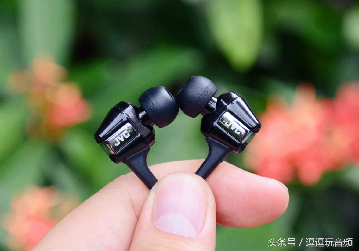 一款兼具颜值和黑科技的双动圈耳塞：JVCFXT100