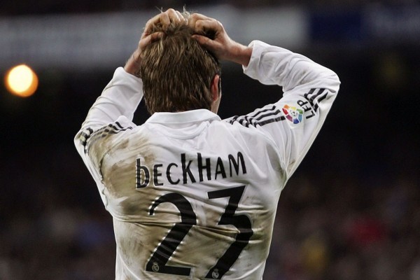 足球最美时刻视频,贝影在足球场上