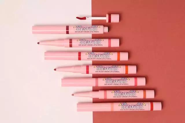 2017年流行色草木绿的时代背景 (最难穿的绿色竟成2018年度流行色)