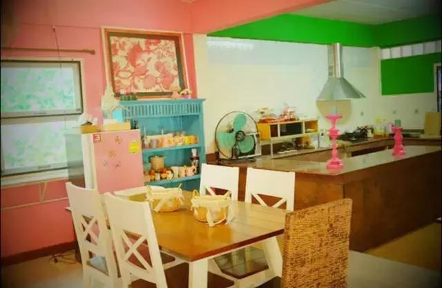 她不甘朝九晚五辞去工作，身处异乡竟有如此意外收获