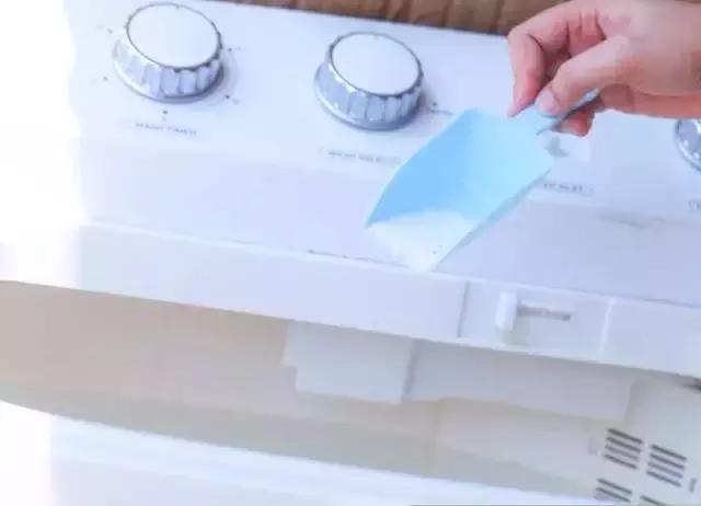 清理衣服上陈旧的油渍污渍小妙招,衣服汗渍污渍去除的最佳方法