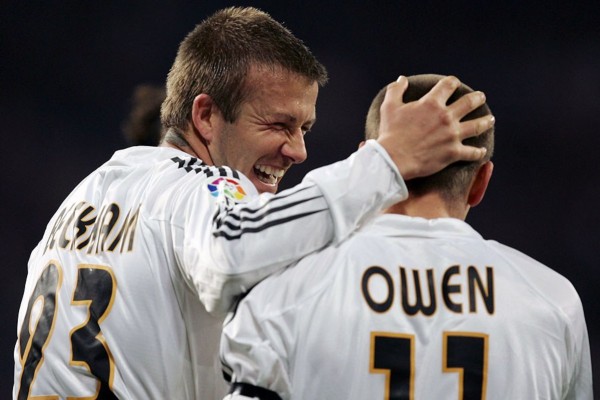 足球最美时刻视频,贝影在足球场上