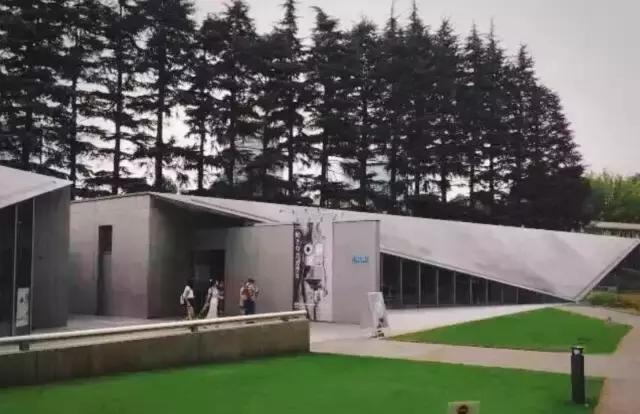 三宅一生的解构主义设计风格,三宅一生著名设计