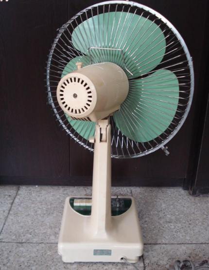 老物件：这台电扇的年龄也许比你还大
