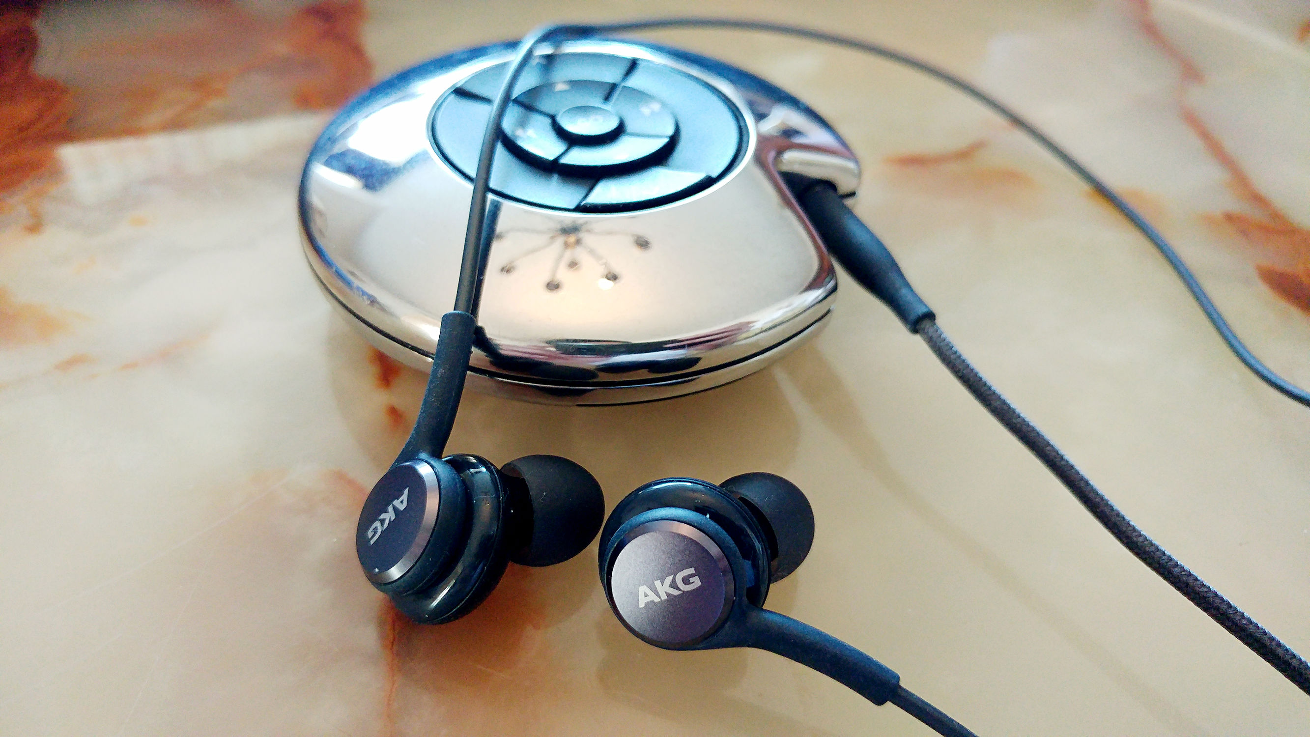 三星s8+akg耳机怎么样,三星s8akg耳机有什么用