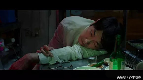 冰封的汉江慢慢融化，冰面之下的无头女尸浮出水面，连环杀人凶手