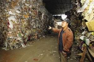 大量快递垃圾何去何从,狂欢过后快递包装垃圾该何去何从