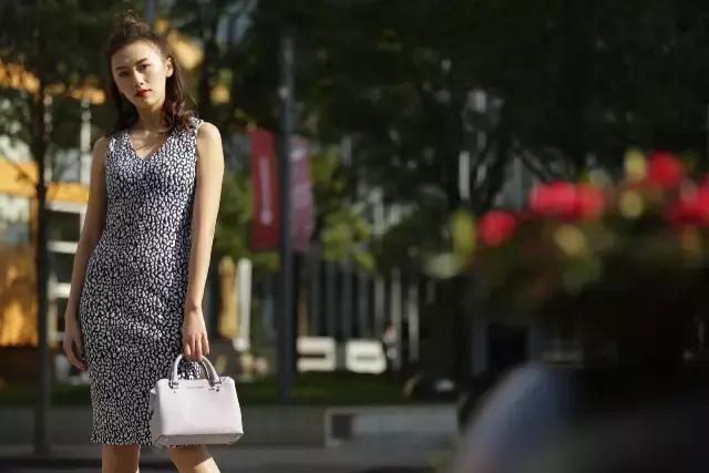 买件大牌犒劳自己！年中大促，7折买Burberry、6折买Jimmychoo！