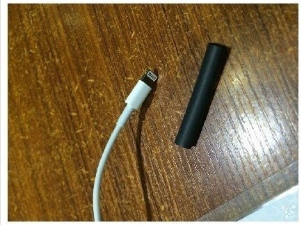 苹果手机数据线炸开了？一根5毛钱的热缩胶拯救了它