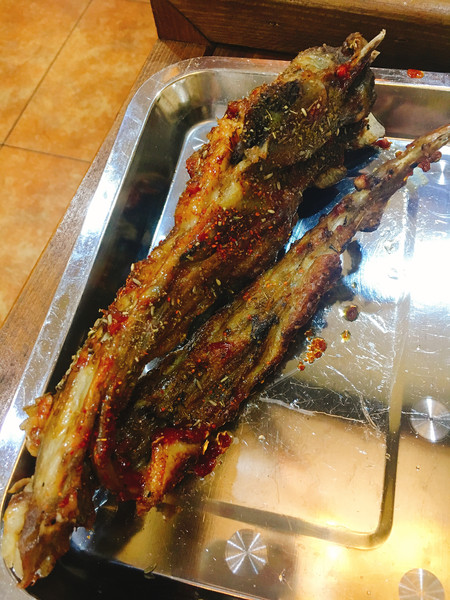 冰煮羊涮羊肉,涮羊肉在锅中翻腾的样子