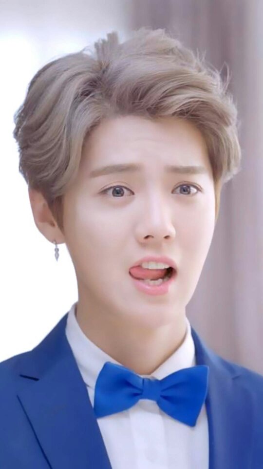 鹿晗勋章歌词壁纸图片,鹿晗照片锁屏壁纸卸妆