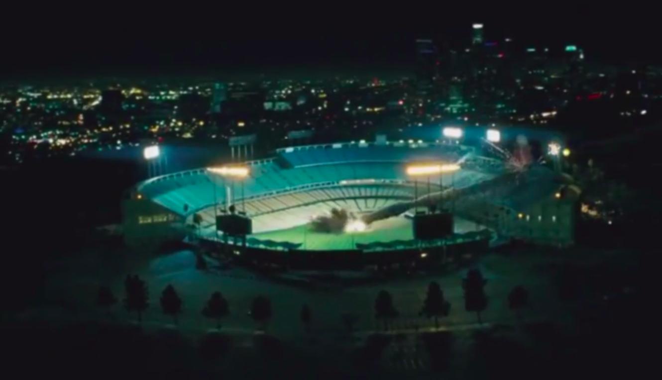 和《变形金刚》里的爆炸相比,《速激8》简直弱爆了