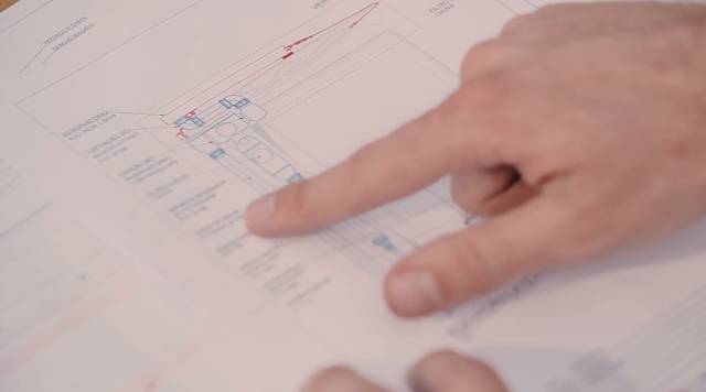 震惊！巴西的公交站牌居然会“吐”矿泉水！