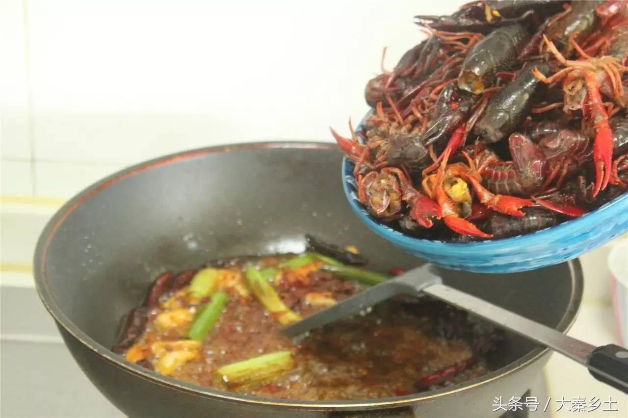 又到了一年一度的小龙虾盛宴了大家如何在家吃到小龙虾？西安这条街美食秒杀回民街统统吃一遍才过瘾？