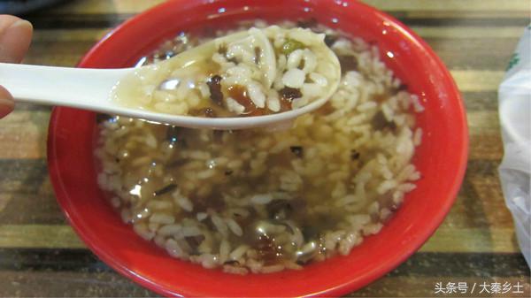 又到了一年一度的小龙虾盛宴了大家如何在家吃到小龙虾？西安这条街美食秒杀回民街统统吃一遍才过瘾？