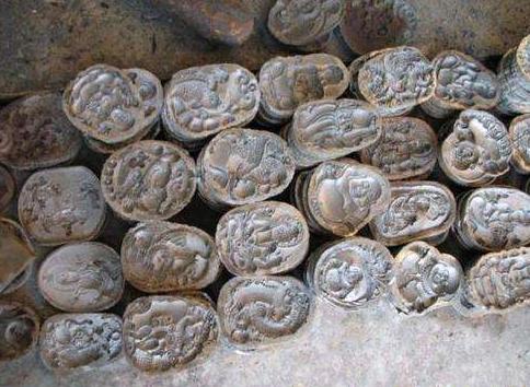 商场柜台买的翡翠保真吗,商场里买的100元的翡翠是真的不