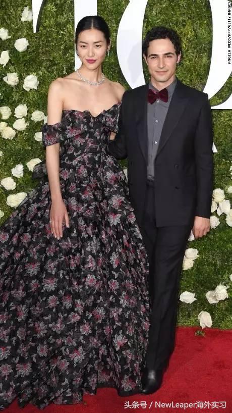 第76届托尼奖颁奖典礼,托尼奖红毯彩虹玫瑰墙