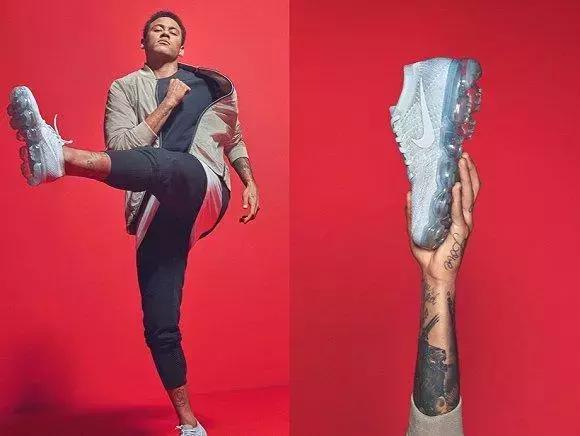 王俊凯几岁登上的米兰时装周,王俊凯t台首秀