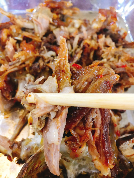 冰煮羊涮羊肉,涮羊肉在锅中翻腾的样子