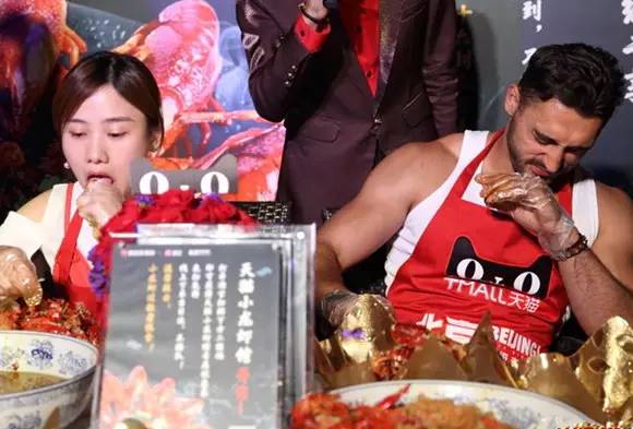 天猫新零售小龙虾,天猫小龙虾馆开业视频